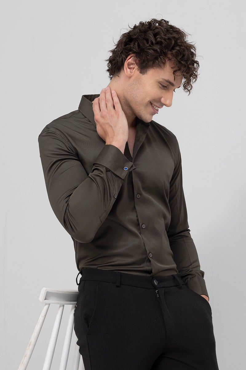 سنيتش قميص زيتوني بأساور مزدوجة - Image 1